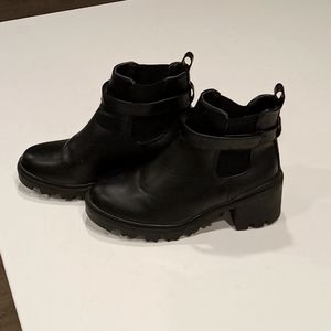 Brand Nicole Miller NEW YORK- Size 9- color black